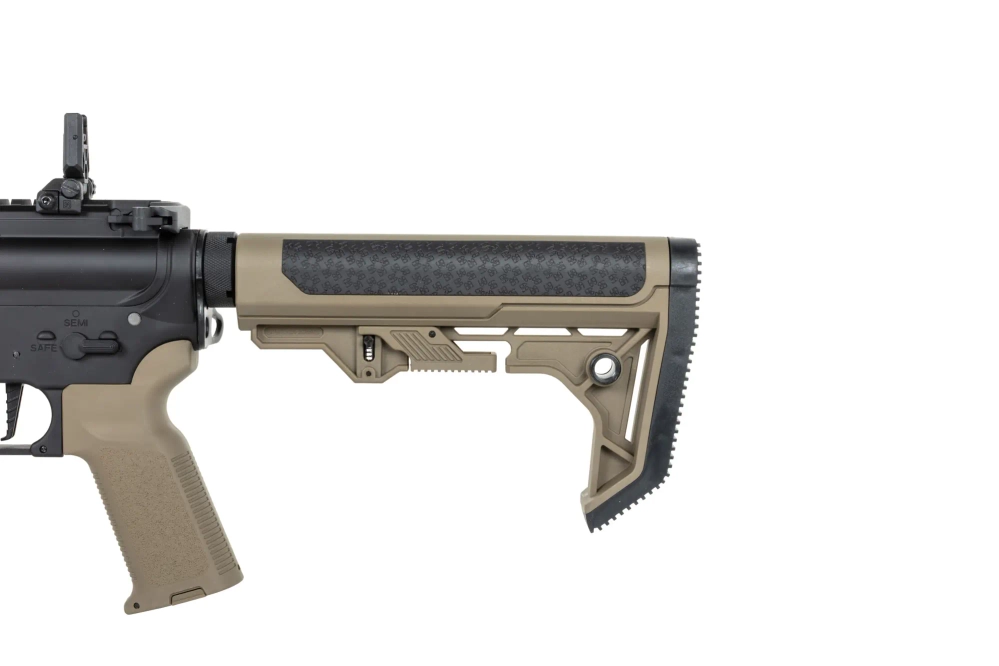 Karabinek ASG Specna Arms RRA SA-P05 PRIME™ HAL™ ETU Light Ops Stock Wersja High Torque Half-Tan