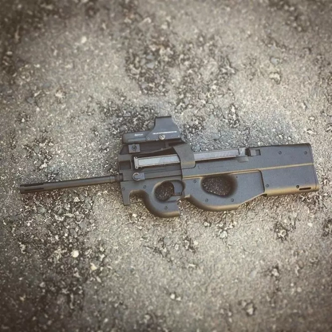 Pistolet mitrailleuse airsoft CM060A