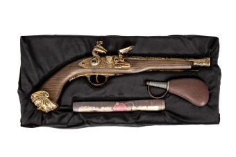 Flintlock style pistol CO2