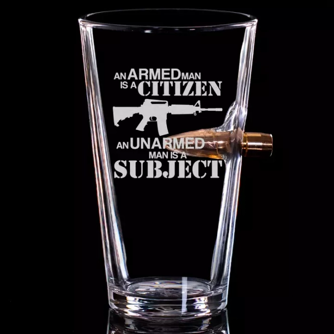 Sklenice na pivo s nábojnicí .50 Armed Man