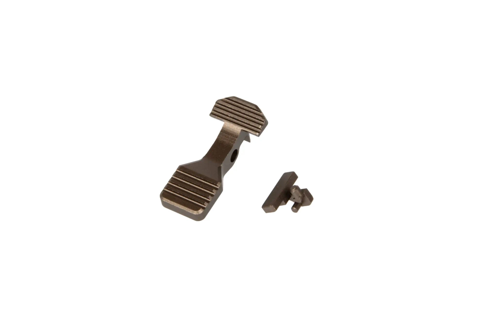 Zesílená západka šroubu pro zbraní M4/M16 AEG - Flat Dark Earth