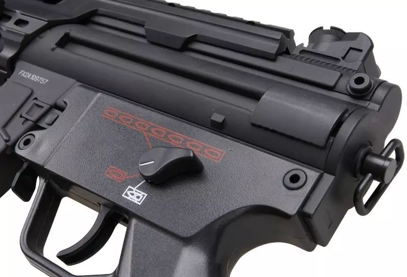 Réplica del subfusil JG202