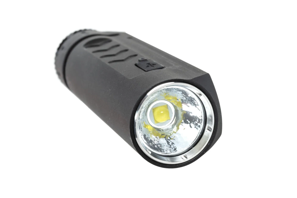 Linterna Sofirn IF23 con batería recargable Negro