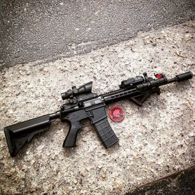 Réplica de la carabina SRT-16