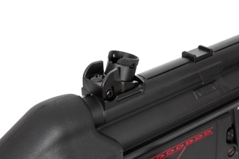 Pistolet mitrailleuse airsoft CES A4 avec torche