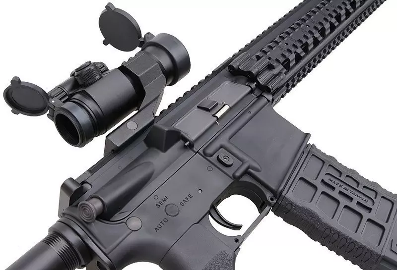 CM16 R8-L Carbine Replica - Black