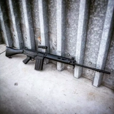 Réplique d'un fusil semi-automatique L1A1 SLR - noir
