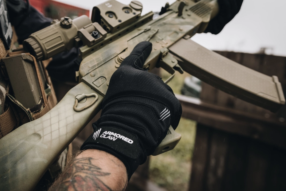 Outdoor gloves Armored Claw Essential Seeker Pitch Black