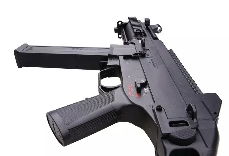The UMG submachine gun replica