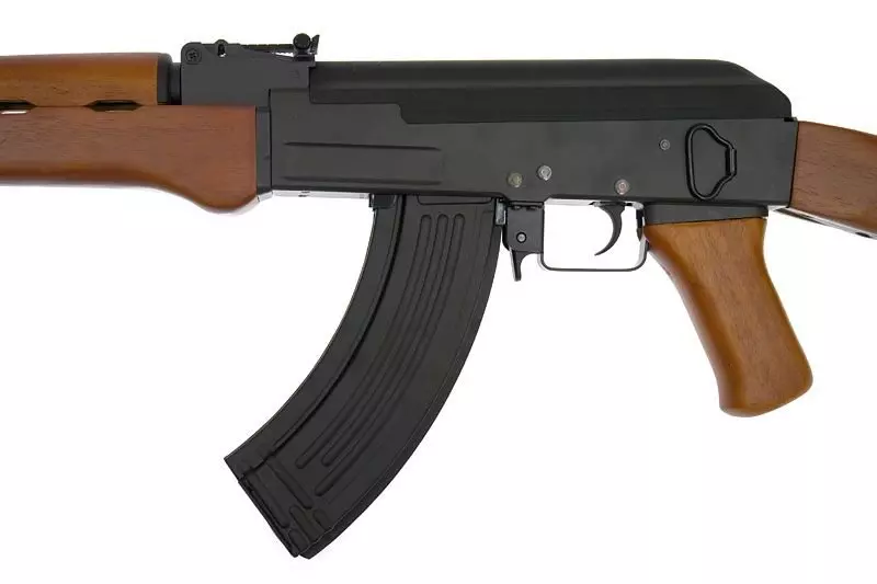 CM042 airsoft rifle