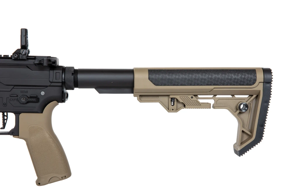 Replika karabinka SA-E12 EDGE 2.0™ GATE ASTER Half-Tan - New receiver/Light Ops Stock
