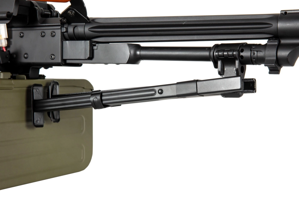 Ametralladora de airsoft AK-PK con elementos de madera