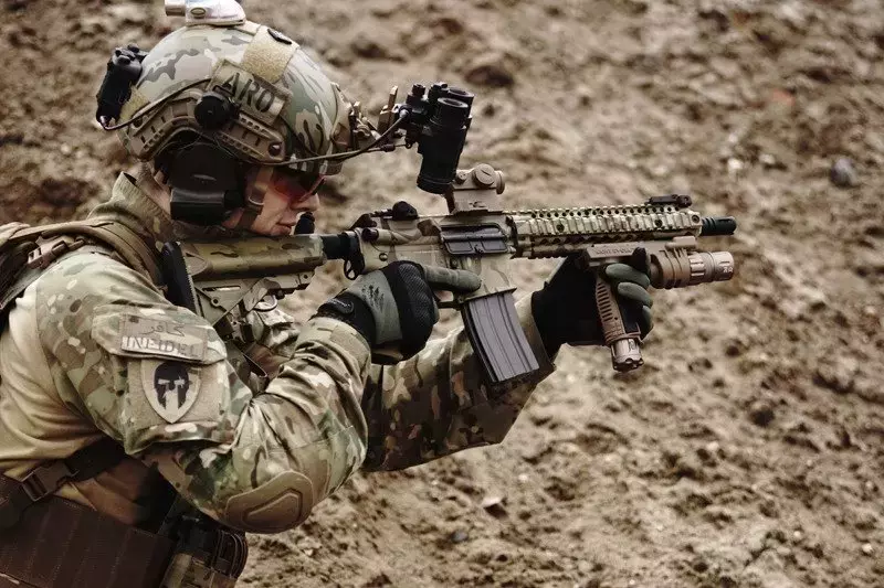 Réplica red dota colimadorowego Compact III (montura alta + baja) - tan