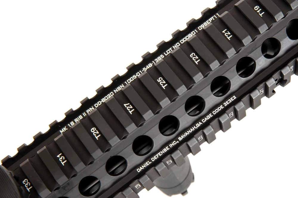 Replika karabinka Daniel Defense® MK18 SA-E19 EDGE™ - czarna