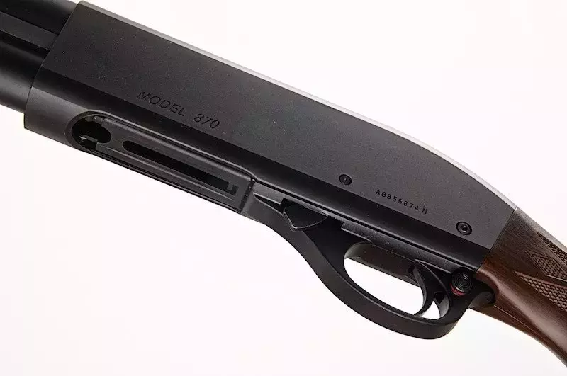 Replika brokovnice typu M870 s dřevěnou pažbou