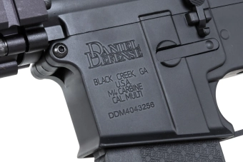 Specna Arms Daniel Defense® MK18 SA-P26 Prime™ Aster II ETU airsoft Carabina con motor brushless de un solo disparo Negro