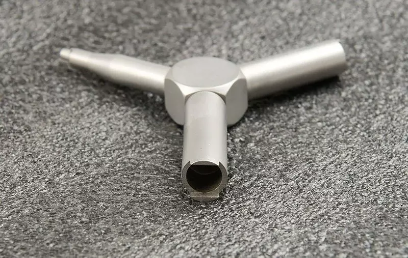 Magazine valve key