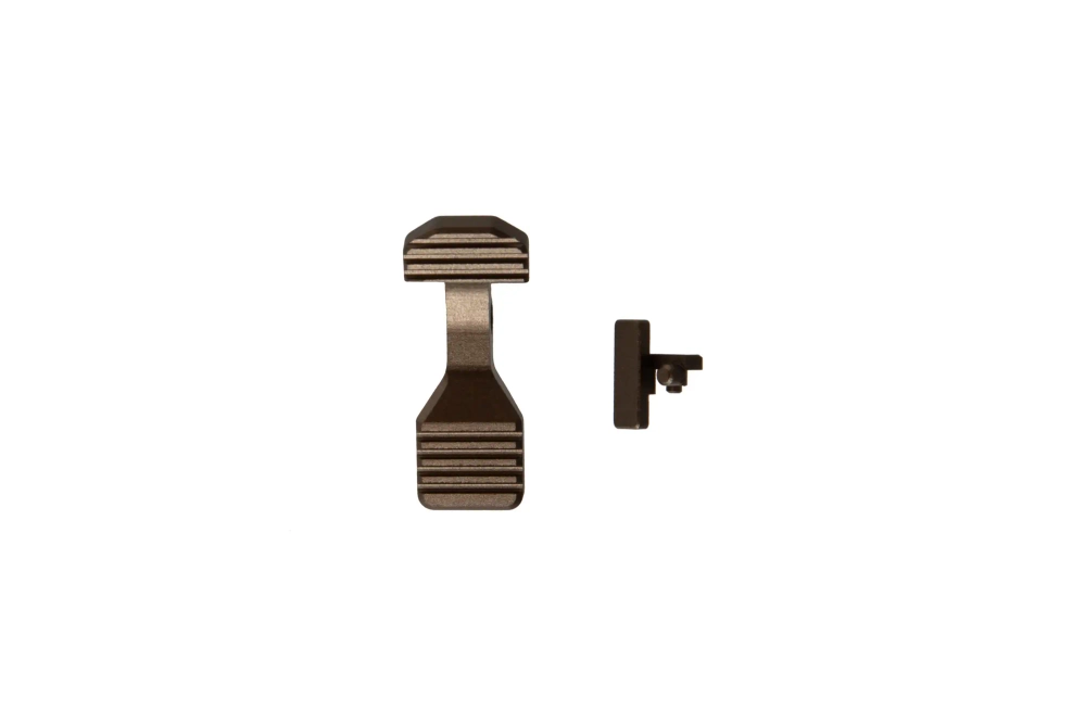 Zesílená západka šroubu pro zbraní M4/M16 AEG - Flat Dark Earth