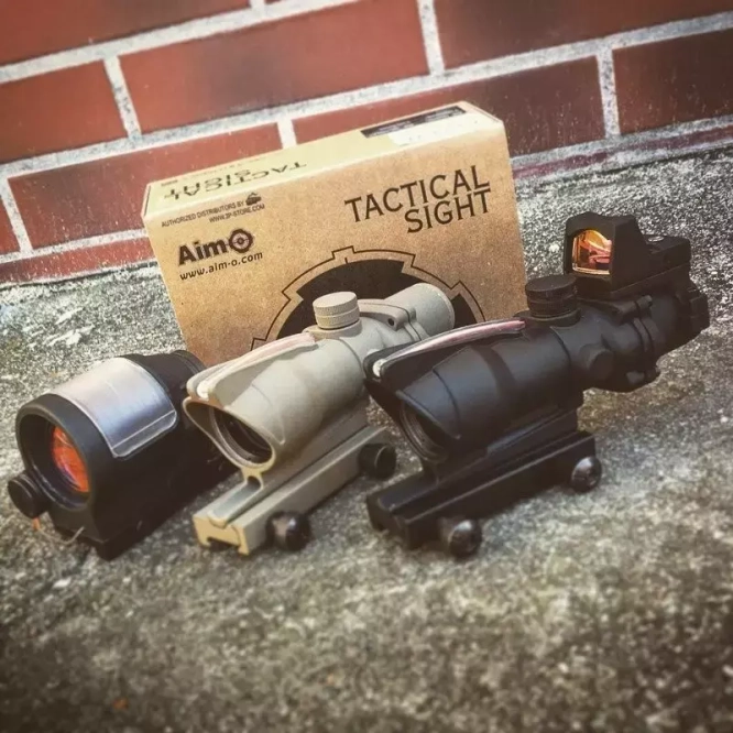 Replika lunety ACOG 4X32C (z podświetleniem światłowodowym i celownikiem RMR) - czarna
