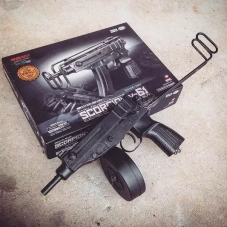 Ametralladora de airsoft 61