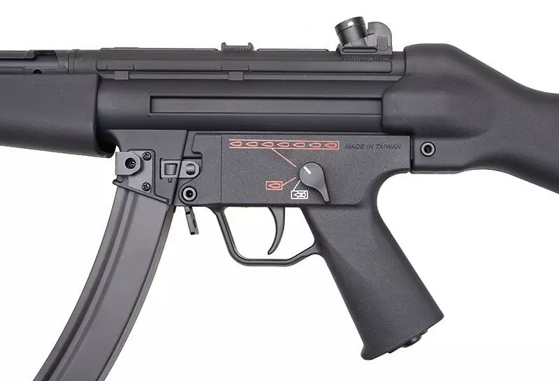 Pistolet mitrailleuse airsoft EGM A4 STD