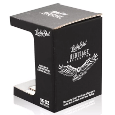 Vaso de cerveza con cartucho de hombre armado del 50