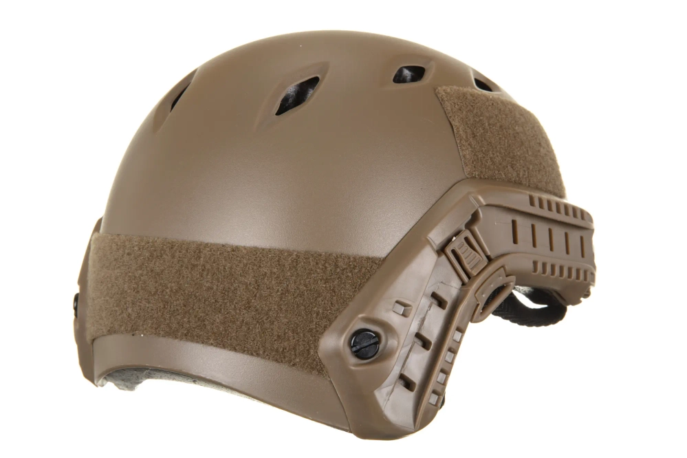 Replica van Emerson Gear FAST type BJ Eco Dark Earth helm